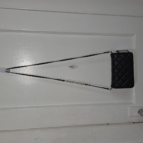 BADGLEY MISCHKA BLACK DIAMOND QUILTED CROSSBODY W/PEARLS NEW WITH TAG - Picture 9 of 11